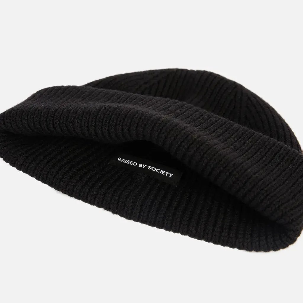 BLACK SHORT BEANIE