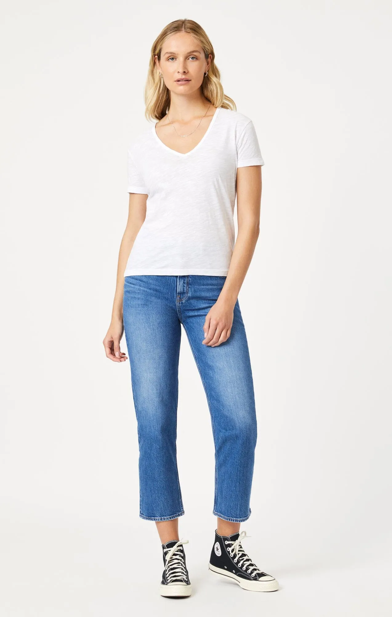 V-NECK T-SHIRT IN WHITE